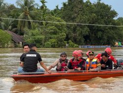 Sinergi Lintas Instans, PAMAPTA I Polres Landak Pantau Debit Air Sungai Landak Untuk Antisipasi Banjir
