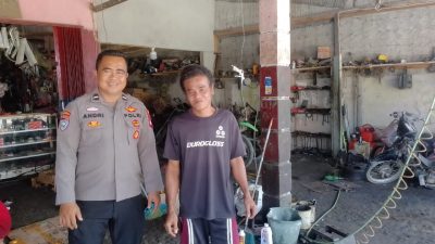 Kanit Binmas Polsek Kuala Behe Patroli Rutin dan Beri Imbauan Kamtibmas Kepada Warga