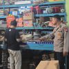 Sambil Berdialog, Polsek Mandor Beri Himbauan Kamtibmas ke Toko Bangunan
