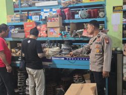 Sambil Berdialog, Polsek Mandor Beri Himbauan Kamtibmas ke Toko Bangunan