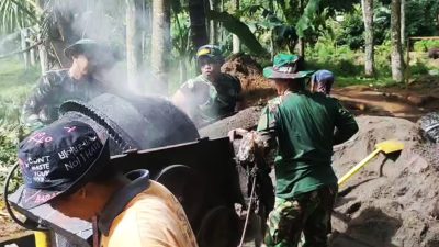 TNI AD Bangun Jembatan Perintis Garuda II di Trenggalek