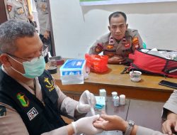 Personel Polsek Mempawah Hulu Laksanakan Cek Kesehatan oleh Tim Biddokkes Klinik Polres Landak