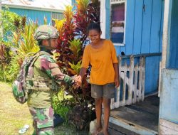 Karya Bakti Satgas Yonif 521/DY Bersihkan untuk Lingkungan Sehat di Wilayah Penugasan Papua