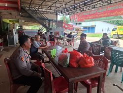 Patroli Rutin Polsek Kuala Behe Sampaikan Himbauan Kamtibmas Kepada Warga
