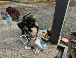 Binter TNI Gerejaku Terang Satgas Yonif 521/DY Berikan Bantuan Penerangan Lampu Solar Cell di Gereja GKI Yoska Yudea Distrik Benawa