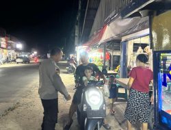 Dengan Berdialog Bersama Warga Desa Binaannya, Personel Polsek Mempawah Hulu Sampaikan Pesan Kamtibmas