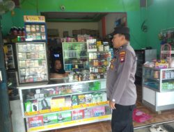 Personel Polsek Kuala Behe Patroli Sambang di Toko Sembako Dan Beri Himbauan Kepada Warga