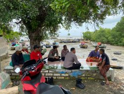 Satpolairud Polres Gresik dan Nelayan Mengare Kompak, Jaga Laut dan Keamanan