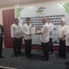 DR.Rahidin Serahkan SK Badan Dapur Nasional Wilayah Muba ke Iwan Aldes S.Sos.Msi