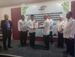 DR.Rahidin Serahkan SK Badan Dapur Nasional Wilayah Muba ke Iwan Aldes S.Sos.Msi