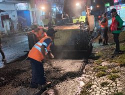 Pengaspalan Hot Mix Jalan Raya Donomulyo Diberlakukan Sistem Buka Tutup Jalan, Kepala Desa Beri Mandat Pendampingan kepada Kasun Mulyosari