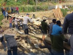 Sinergi Polri dan Masyarakat Percepat Pemulihan Pascabencana, Bangun Jembatan Darurat di Aceh Tengah