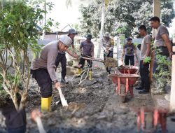 Polres Bireuen Bersihkan SD Negeri 2 Kuta Blang, Bantu Pemulihan Sekolah Pasca Banjir