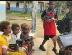 Satgas pamtas yonif 763/SBA Pos Yembun Berbagi Kebahagiaan Kepada Anak-Anak Distrik Yembun