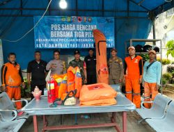 Bhabinkamtibmas Pekojan Bersama Tiga Pilar Siaga di Posko Bencana