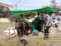 Patroli Rutin Polsek Ngabang Sampaikan Pesan Kamtibmas Untuk Tidak Melakukan Perbuatan-perbuatan Yang Melanggar Aturan