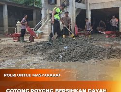 Polri Gelar Gotong Royong Bersihkan Dayah dan Meunasah Pascabanjir