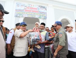 Tinjau Pidie Jaya, Ketua Satgas Tito Karnavian Serahkan Bantuan untuk Warga