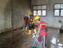 Wujudkan Sekolah Bersih, TNI dan Masyarakat Kompak Benahi Perpustakaan SD 4 Langkahan