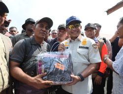 Pastikan Penanganan Darurat Berjalan Cepat. Kasatgas Tito Karnavian Tinjau Pengungsi di Aceh Utara