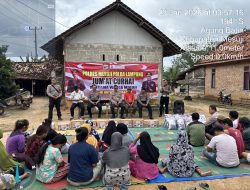Polres Mesuji Gelar Jumat Curhat di Desa Labuhan Permai, Salurkan 25 Paket Sembako untuk Warga