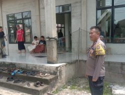 Personel Subsektor Sompak Amankan Ibadah Sholat Jumat di Masjid Al Hidayah Desa Sompak