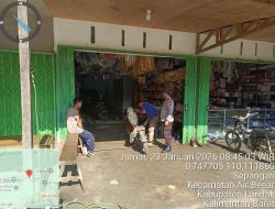 Polisi Sapa Karyawan Bengkel, Sampaikan Pesan Keamanan di Siang Hari