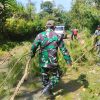 Jalur Bendungan Trenggalek Lumpuh, Babinsa dan Warga Bergerak Cepat