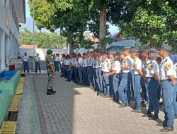 Jadi Irup di Sekolah, Babinsa Koramil 01/Bitung Sosialisasikan Rekrutmen TNI AD