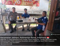 Aipda Aa Yandra Personil Polsubsektor Jelimpo Berdialog Bersama Masyarakat Untuk Menyampaikan Pesan Kamtibmas Saat Laksanakan Patroli