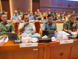 Panglima TNI Dampingi Menhan RI Rapat Kerja dengan Komisi I DPR RI