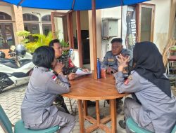 Bincang Bincang Santai, Babinsa Danikusuman Dengan Linmas Untuk Jaga Situasi Wilayah Aman