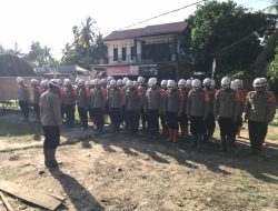 Pulihkan Pasca-Banjir Bandang, Tim SAR Resimen II Pasukan Pelopor Bersihkan Sungai di Agam