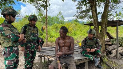 Anjangsana ke Rumah Warga, Satgas Yonif 521/DY Dengarkan Aspirasi dan Keluhan Warga di Kampung Pirip