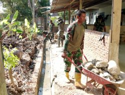 Pulihkan Kondisi Pasca-Banjir, Personel Koramil 06/Samudera Kompak Benahi Pangkalan