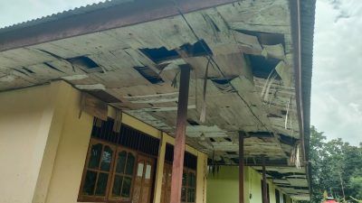 Peduli Prasarana Pendidikan, Satgas Yonif 643/Wns Rehab SD YPPK Wembi