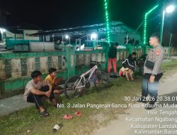Patroli Malam Polsek Ngabang Untuk Mencegah Tindakan Premanisme Dan Kriminalitas Di Wilayahnya