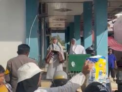 Polri Salurkan Bantuan Sembako untuk Warga Terdampak Banjir Bandang di Gurun Laweh