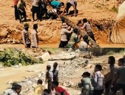 Sinergi Tanpa Batas, TNI Polri Bangun Jembatan Darurat Untuk Warga Linge