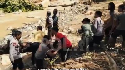 Sinergi Tanpa Batas, TNI Polri Bangun Jembatan Darurat Untuk Warga Linge