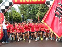 Semangat Baja Prajurit Yonif 2 Marinir Tunjukkan Daya Juang di Lomba Lari 5K HUT Pasmar 1 Ke-22