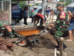 Peran Aktif Babinsa Wonodadi, Gotong Royong Bangun Pondasi Rumah Warga