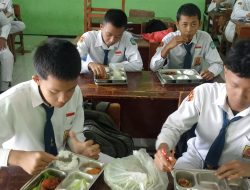 480 Siswa Siswi SMPN 1 Kalipare Terima Manfaat MBG Desa Putukrejo, Total 1.555 Penerima dari TK hingga SMP