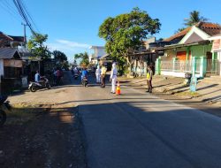 Anggota Polsek Donomulyo Laksanakan Poros Pagi, Wujudkan Kamseltibcarlantas di Jalan Raya Donomulyo