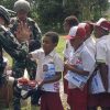 Bentuk Kepedulian Terhadap Pelajar, Satgas Yonif 643/Wns Bagikan Seragam Sekolah, Tas, ATK dan Pensil Warna