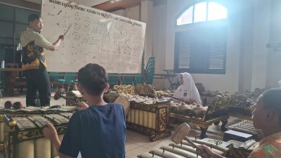 Babinsa Danukusuman Pelopri, Pestarikan Seni Budaya Gamelan Agar Tidak Kalah Dengan Zaman modern