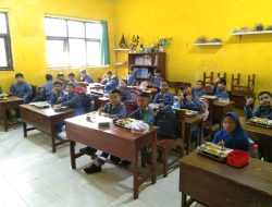 Memasuki Hari ke-9, Program Makanan Bergizi Gratis Desa Putukrejo Berjalan Lancar, Kegembiraan Terpancar dari Wajah Siswi SDN 1 Tumpakrejo