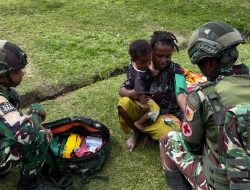 Binter TNI Menyapa Warga, Satgas Yonif 521/DY Anjangsana di Distrik Kobakma