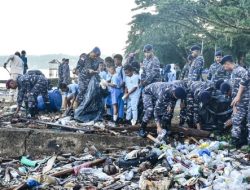 Nyatakan Perang Terhadap Sampah, TNI Bergerak Serentak Bersihkan Lingkungan