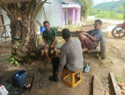 Di Bawah Pohon, Polisi dan Warga Sebangki Hangatkan Kebersamaan di Tengah Cuaca Panas